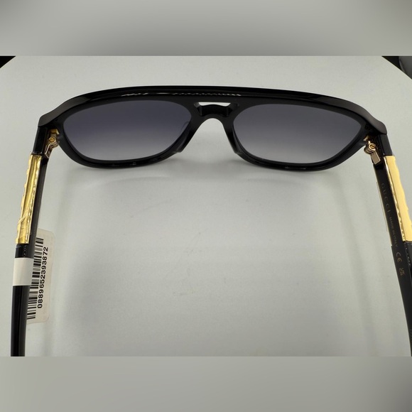 Gucci Sunglasses Black Frames with Gold Logo GG1188S. New with tags & case main image 4